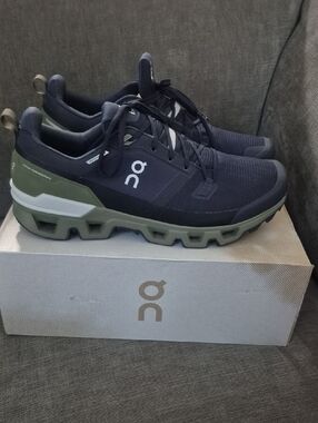 On Cloudwander Waterproof men’s 13 hiking sneakers NIB